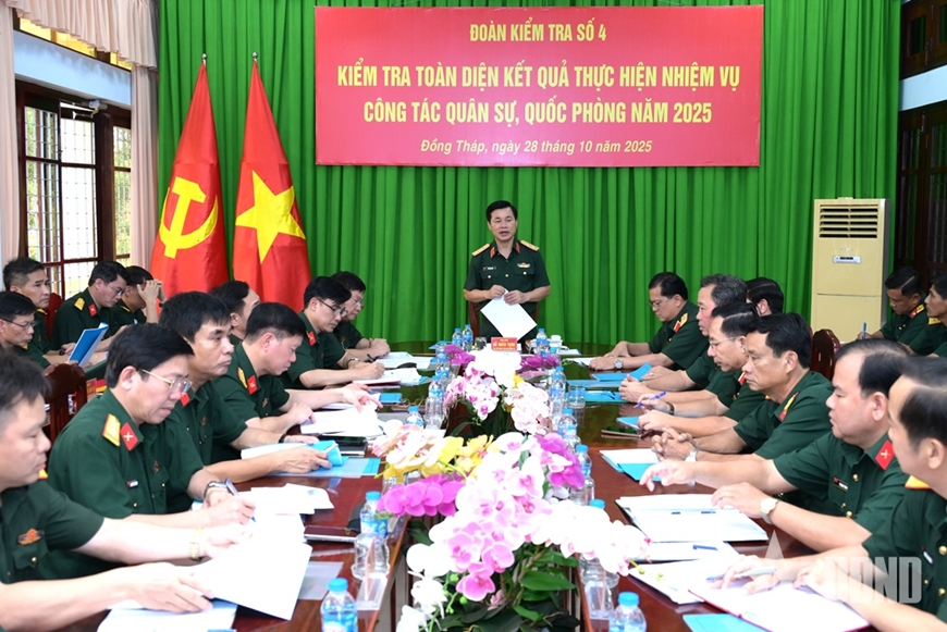 Đoàn kiểm tra số 4 Bộ Quốc phòng làm việc tại Sư đoàn 8, Quân khu 9

